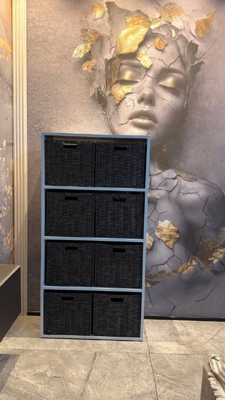 Стеллаж с плетеными корзинами