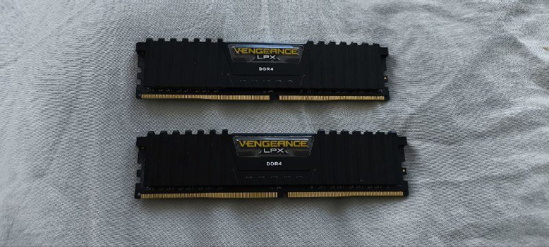 Комплект оперативной памяти VENGEANCE LPX 16 Гб DDR4 2666 МГц