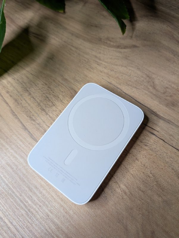 Беспроводная зарядка Apple MagSafe Battery Pack 2
