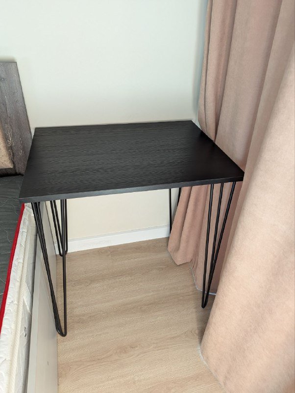 Стол черный устойчивый 50x70