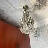 Антикварная металлическая люстра 2
