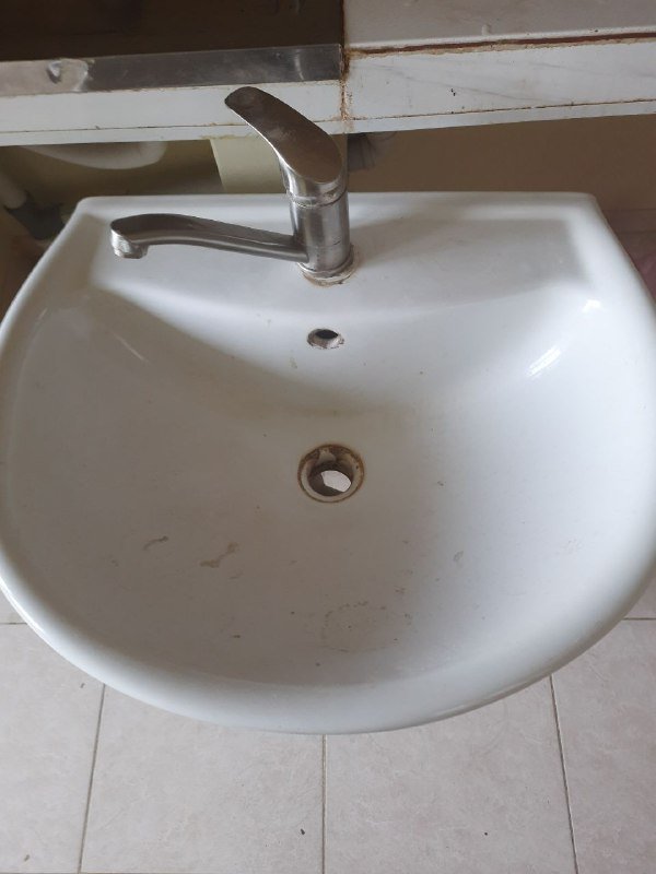 Умывальник со смесителем