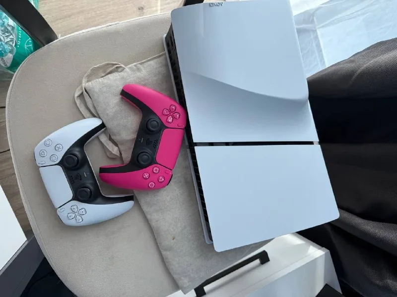PS5 1 TB с дополнительным джойстиком и диском UFC 1