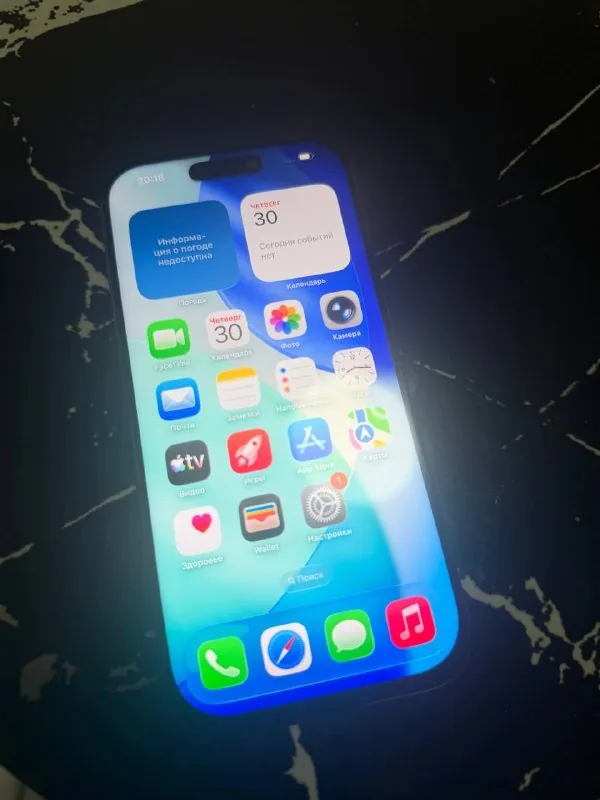 iPhone 16 Pro 128 GB Gold 1