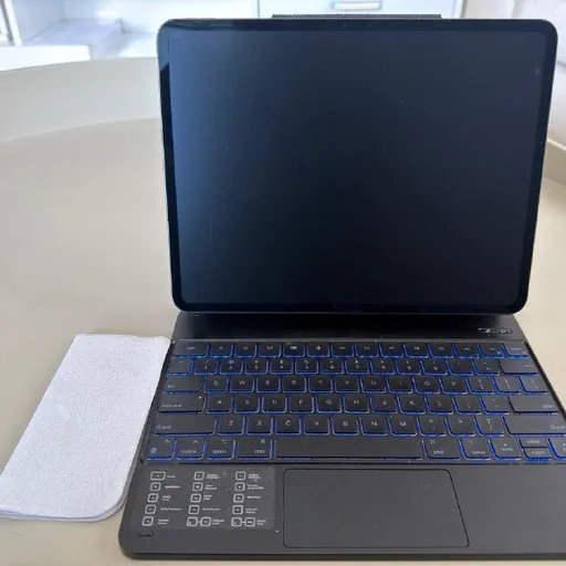 iPad M5 1TB 13.3, keyboard