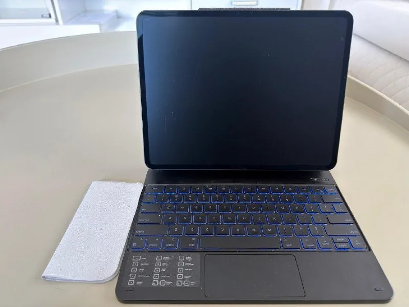 iPad M5 1TB 13.3, keyboard