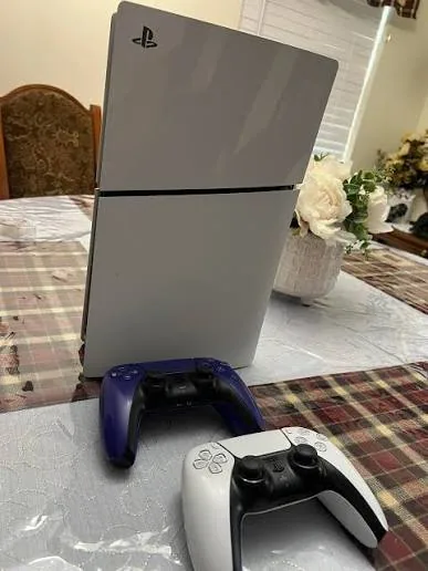 PS5 Slim с двумя джойстиками
