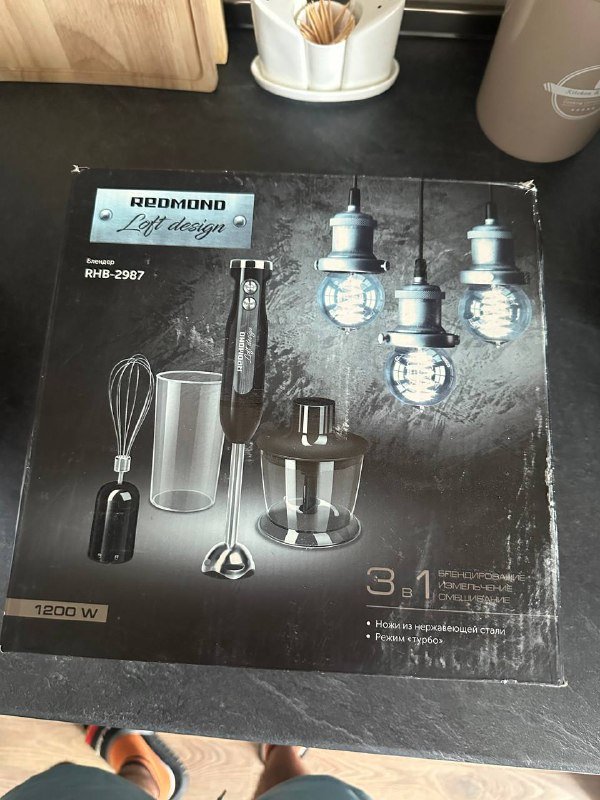 Гладильная доска, кухонные весы, пылесос для ногтей, блендер, вешалка, маленький телевизор 2