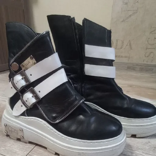 Женские ботинки