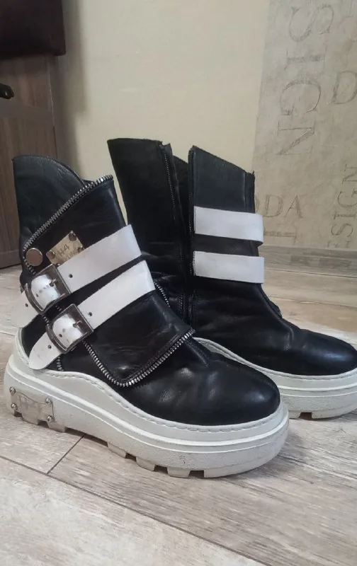 Женские ботинки
