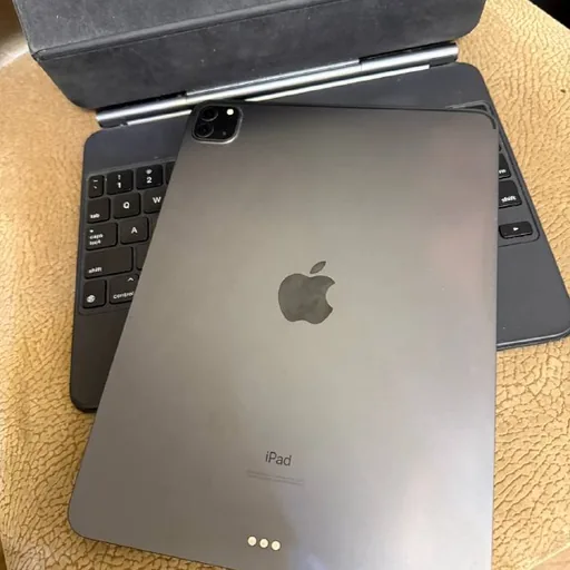 iPad Pro 11, оригинальная клавиатура