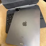 iPad Pro 11, оригинальная клавиатура 1
