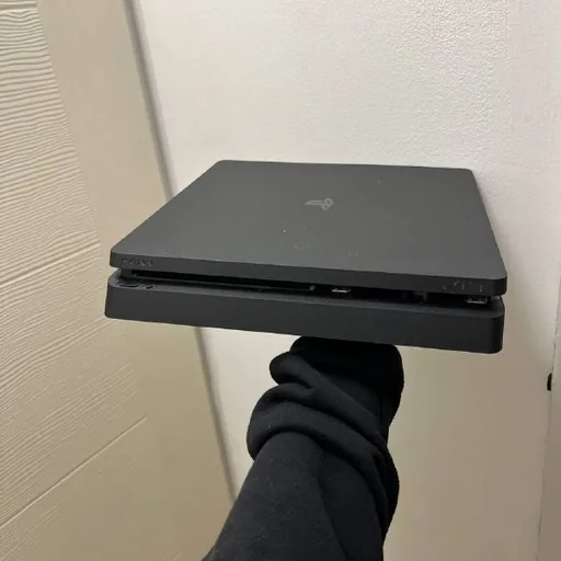 PlayStation 4 Slim, 3 геймпада, зарядная станция, кабели