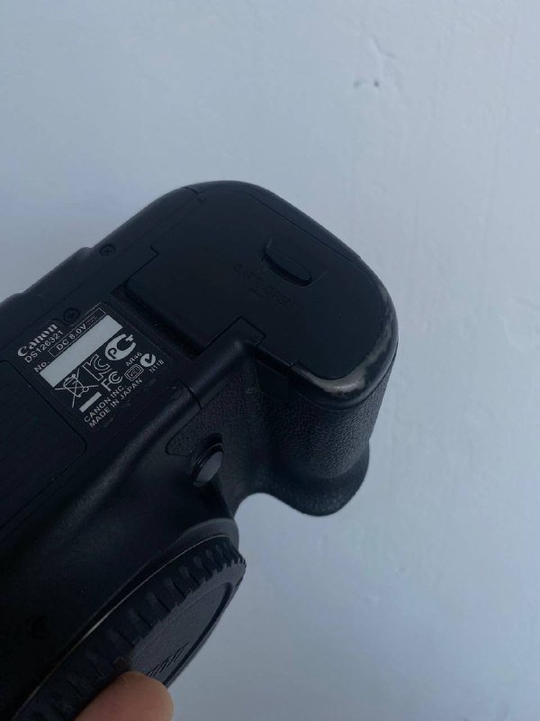 Canon EOS 5D Mark III фотоаппарат с аккумуляторами и зарядным 4