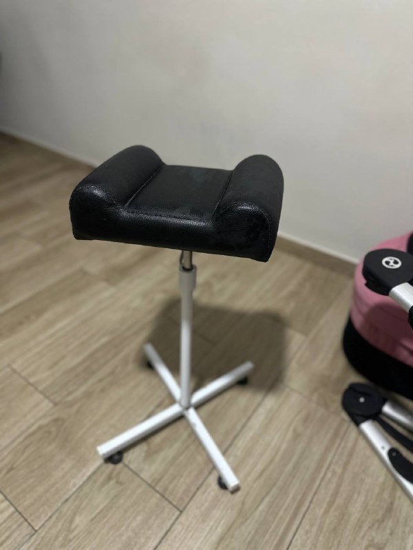 Тринога для педикюра регулируемая