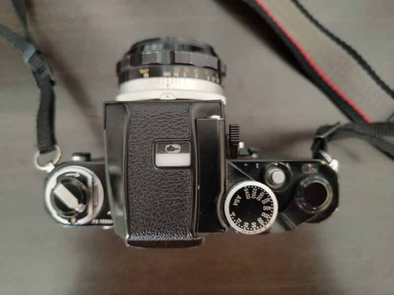 Фотоаппарат Nikon F2 с объективом Nikkor 50mm 1.4 и шахтой 3