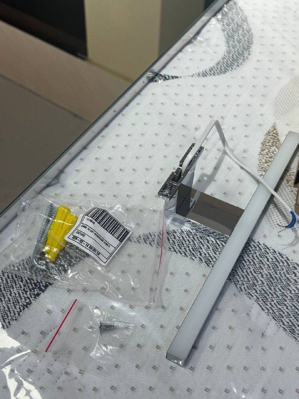 Клавиатура, настольная игра, куртки, книги, зеркало с подсветкой 6