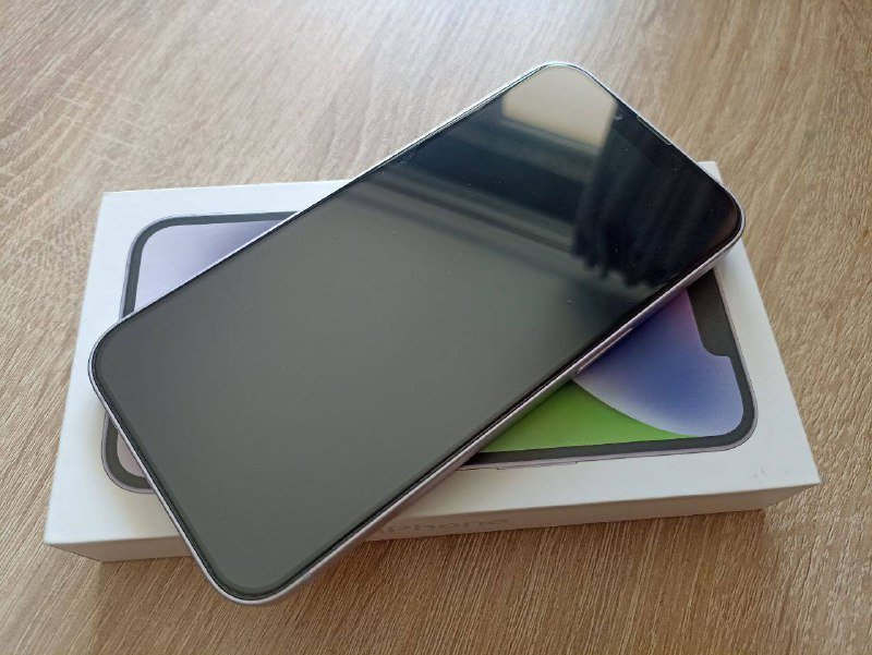 iPhone 14 с зарядкой 6