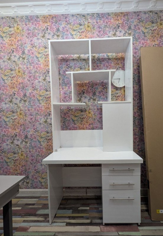 Кровать, стол