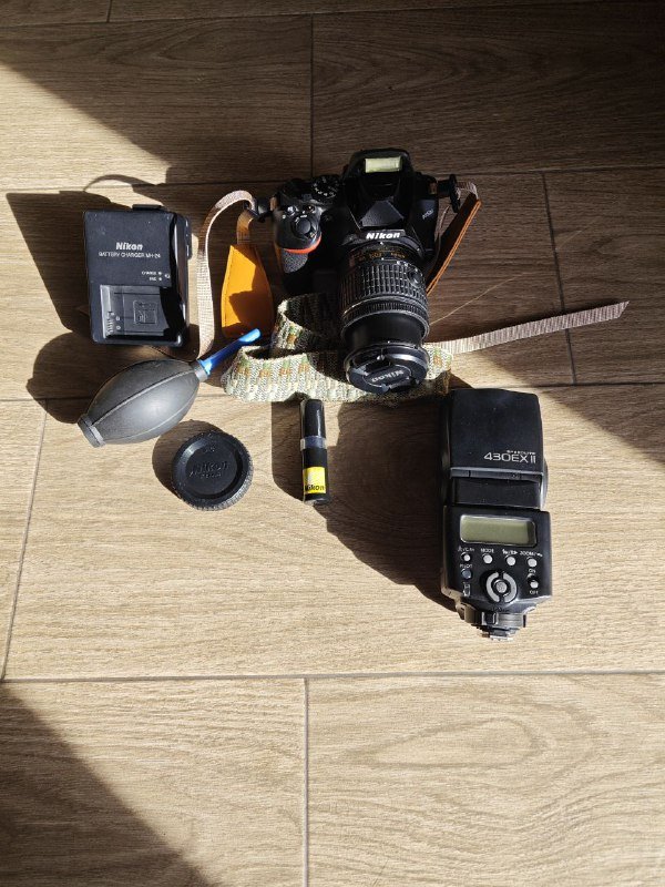 Камера Nikon D3500, вспышка, студийный свет Raylab axio rx300