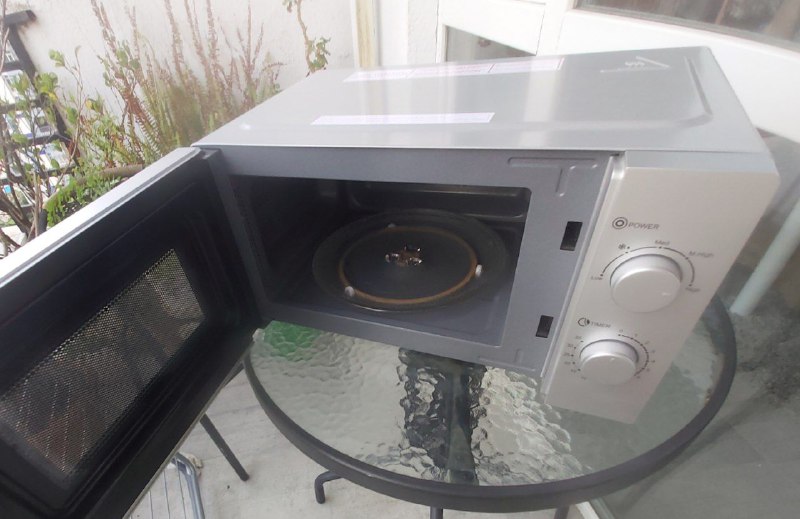 Микроволновая печь Kumtel HM-07 700W 20L 2