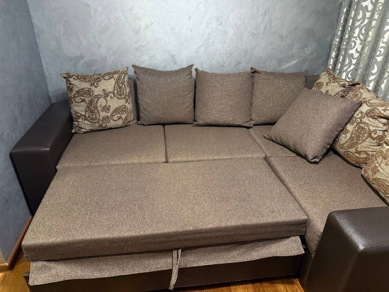 Диван угловой с местом для хранения и съемными чехлами 3