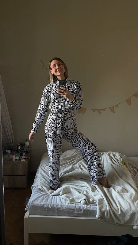 костюмы женские тёплые и зебровый, S-M