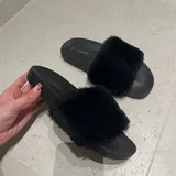 Зимові черевики, хутряні капці, сорочка H&M 4