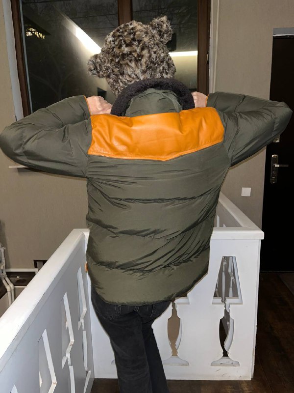 Пуховик Penfield Rockwool, кожаная куртка Meridian, куртка Emporio Armani, кожаный плащ 2