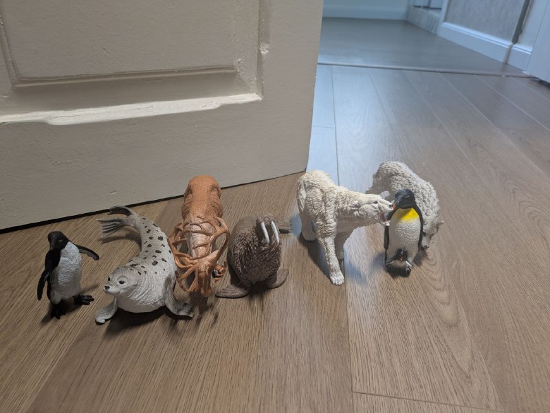 Стул IKEA Antilop, большая мусоровоз, игрушки и одежда для детей 6