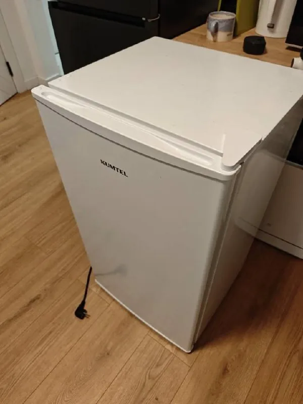 Small Kumtel HMB-110 refrigerator 1