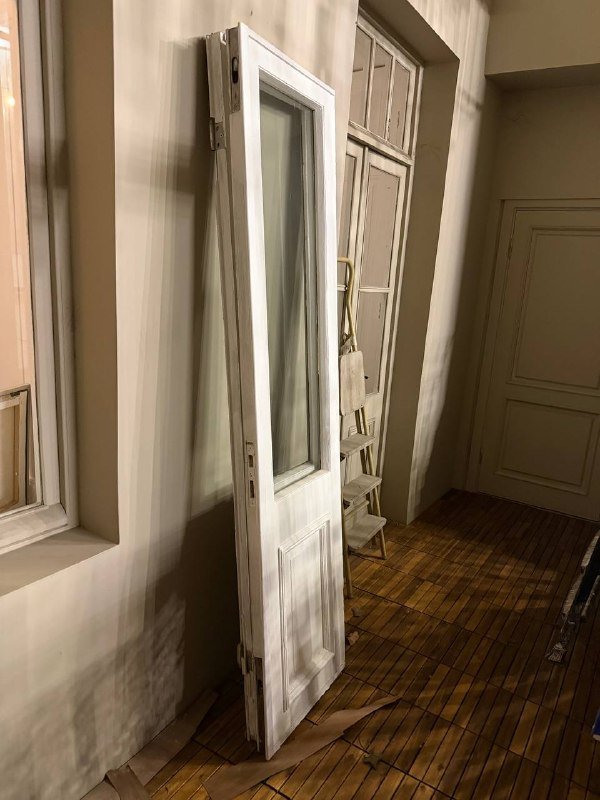 Деревянные двери со стеклами