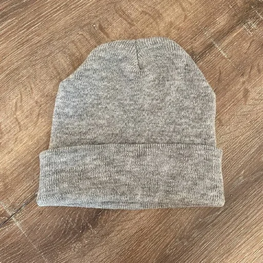Серая шапка
