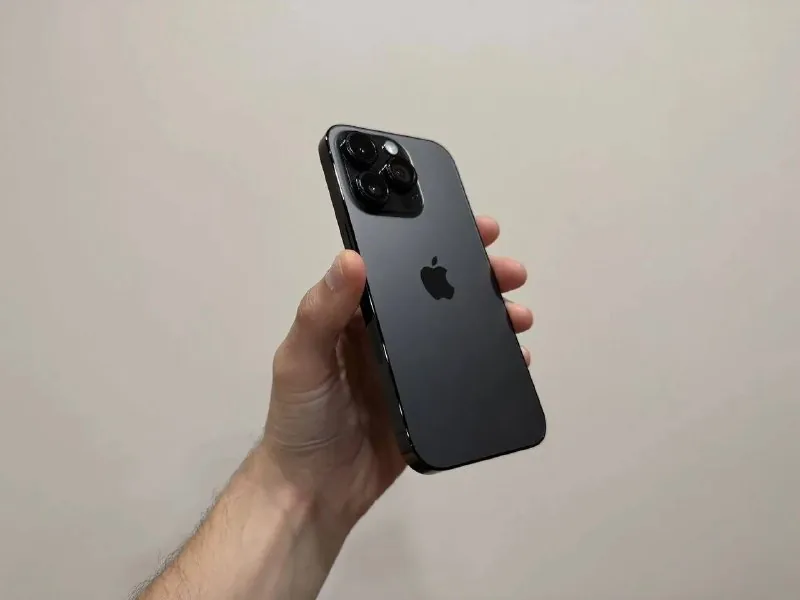 iPhone 14 Pro 128 GB, PlayStation 5 Digital Edition 1