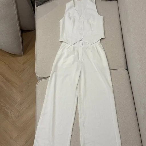 Легкий женский костюм