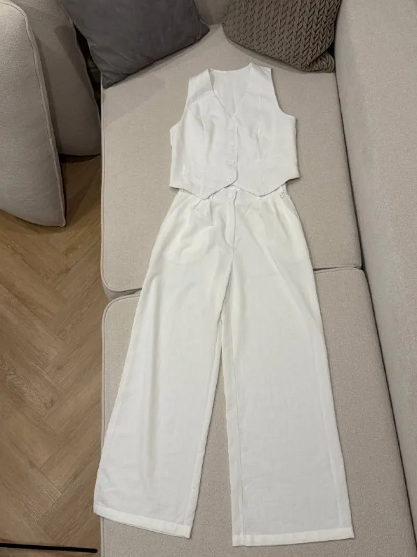 Легкий женский костюм 1
