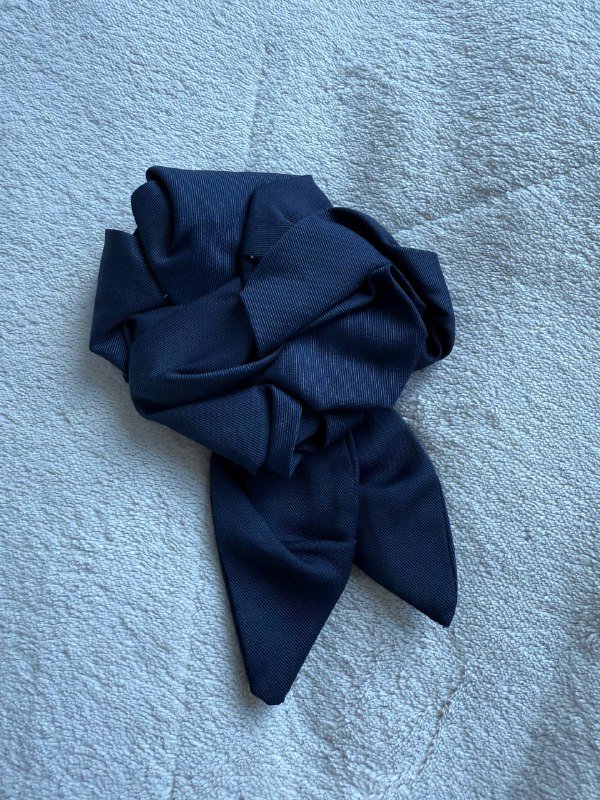 Элегантное платье для торжеств с бантом 2