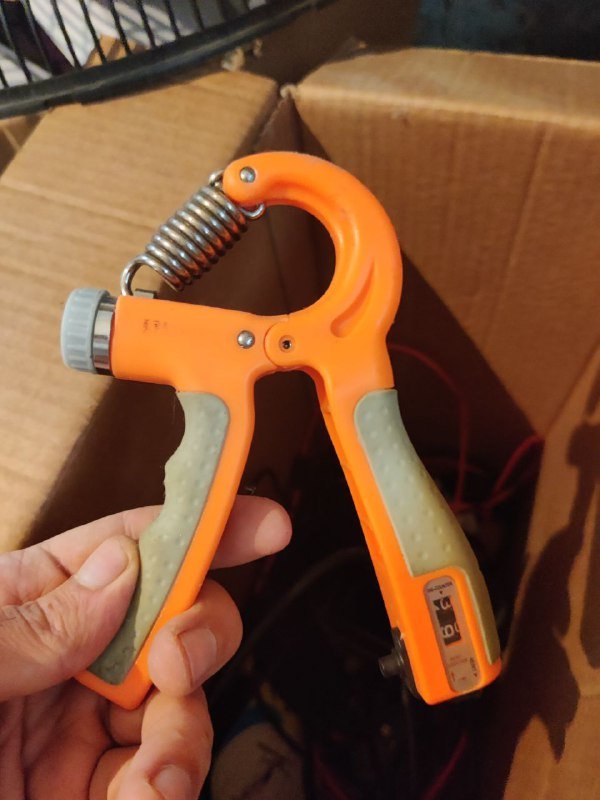 Эспандер, скакалка, мышка, лампы, охлаждение, коробки от Mac iPhone, клавиатуры 5