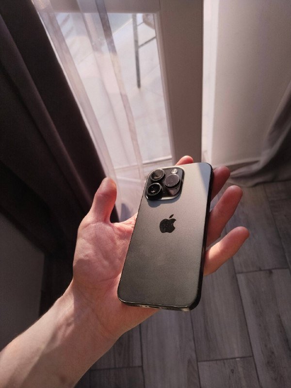 iPhone 15 Pro, AirPods 4