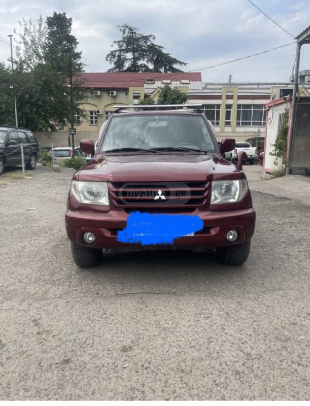 Mitsubishi Pajero io 2