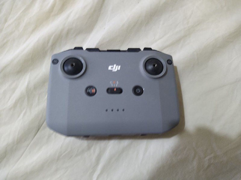 Дрон DJI с пультом 2