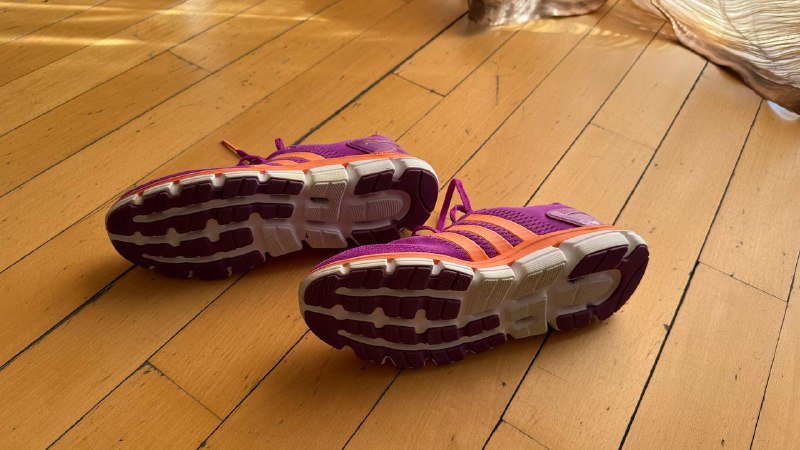 Женские кроссовки Adidas 2