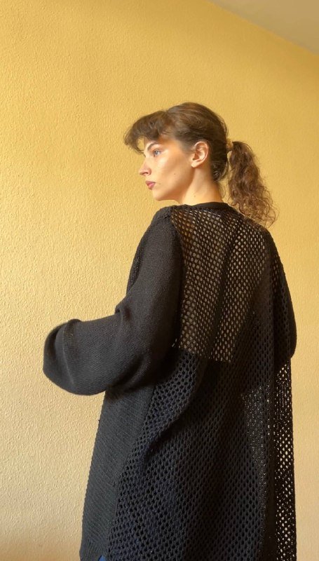 Изумрудная блузка с королевскими рукавами, кардиган в сеточку 3