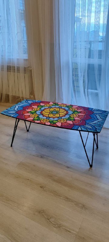 Журнальный стол с мандалой и стеклом 2