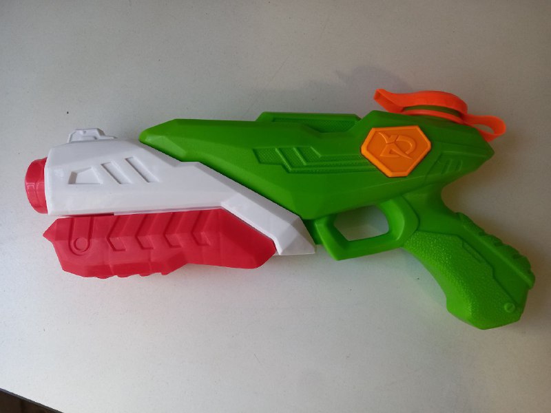 Машинка со светом и звуком, бутылка для воды, поильник Nuk, говорящий планшет, машина на пульту, круг надувной, водный пистолет, аквашузы, генератор пузырей, пазлы деревянные 7