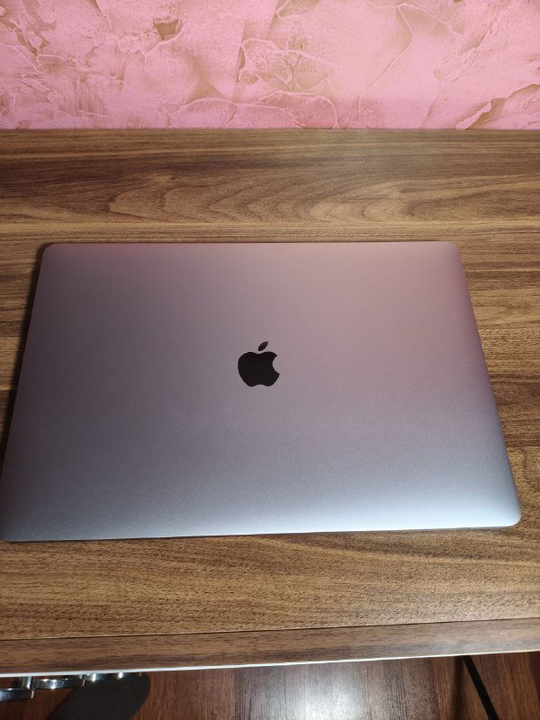 Macbook Pro 15 2019 i7 6 ядер 16 Гб SSD 256 Гб Radeon Pro 555x 7