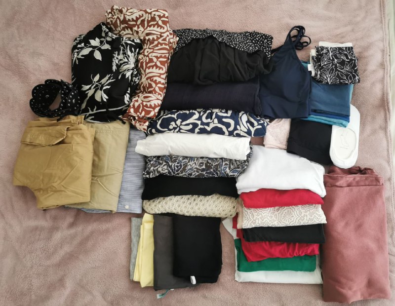 Пакет женской одежды размер 40-42 топы, кофты, платья, юбки, платки