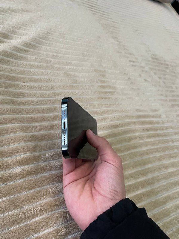 IPhone 13 Pro 128гб с чехлами и зарядкой 3