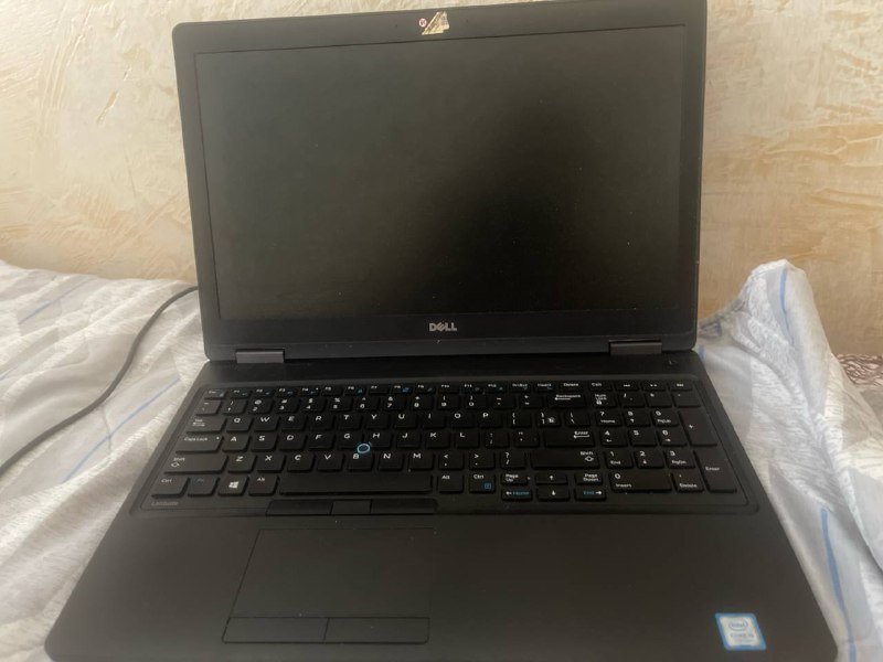 Ноутбук Dell с зарядным устройством