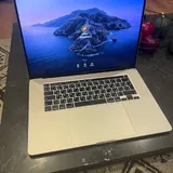 ორი MacBook 16 Pro და 13 2